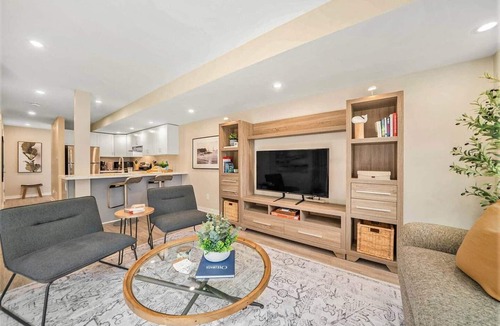 Ottawa Division House | Pet-Friendly 1BR With Office & Fenced Yard
