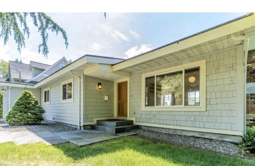 Crescent Beach House | Pet friendly home steps away from beach with big backyard