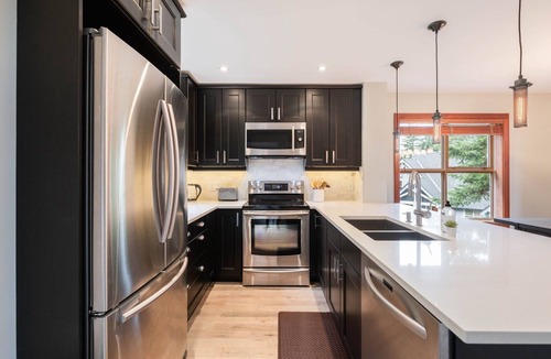 Blackcomb Condo | Pet friendly | Hot tub | BBQ | Free parking