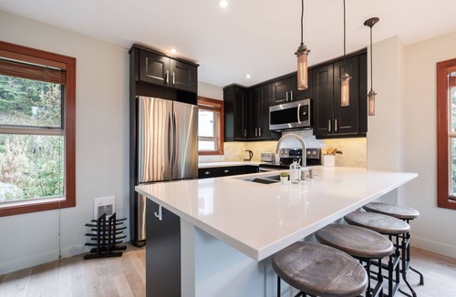 Blackcomb Condo | Pet friendly | Hot tub | BBQ | Free parking
