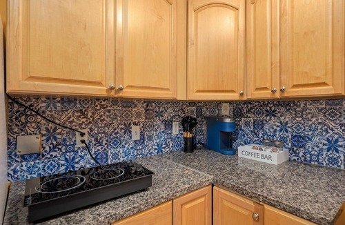 Port Burwell Apartment | Pet-Friendly Luxury Retreat Walk to Blue Flag Beach, close Dog Beach, Submarine