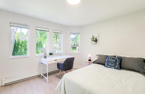 Killarney House | PET FRIENDLY-VANCOUVER 2BR GARDEN SUITE FOR 4
