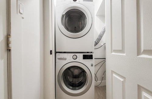 Killarney House | PET FRIENDLY-VANCOUVER 2BR GARDEN SUITE FOR 4
