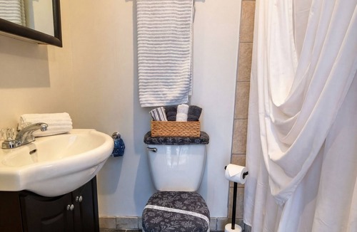 Quartier des Spectacles Apartment | Picolo Suites Downtown |PRIME LOCATION Steps to Metro & 5 Min from Old Montréal