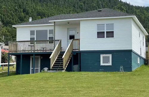 La Scie House | Picturesque Harbour View, Spacious Privte Home, Unplugged,Quiet and Peaceful