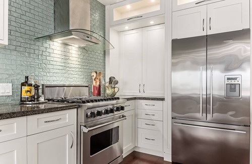 Cordova Bay House | *Picturesque Sandy Beachfront Oasis* Victoria B.C.
