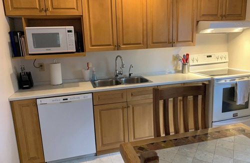 Tay Valley Cottage | Pike Lake Lodge Provides a cottage experience with all the conveniences of home.