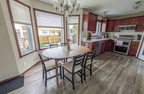 Sylvan Lake House | Pine Barrens Lake Retreat Next to Beach w/ Hot Tub