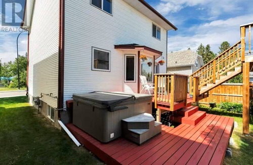 Sylvan Lake House | Pine Barrens Lake Retreat Next to Beach w/ Hot Tub