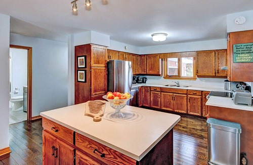 Zurich Cottage | Pine View, King Bed, AC