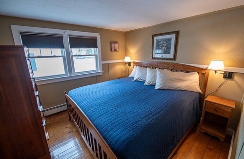 Ogunquit Hotel | Plan your Ogunquit getaway at Captain's Quarters, a cozy dog-friendly motel just a short walk to the beach and downtown. Family-owned with only five rooms, linens, towels, and everything you need for a comfortable coastal stay.