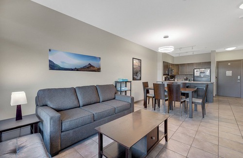 South Pandosy Hotel | Playa Del Sol Retreat 550 | Pool + Hot Tub | Sleeps 6