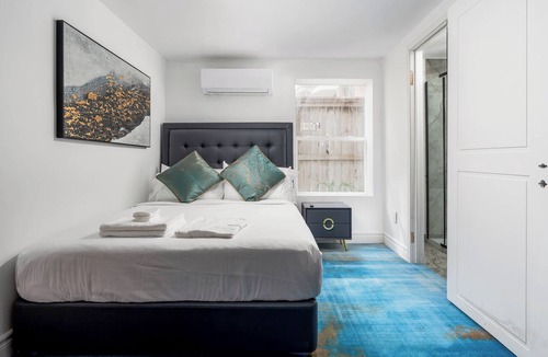 West Queen West Hotel | Plush Hotel
