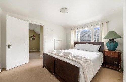 West Point Grey Apartment | Point Grey 4BR Home near UBC Sleeps 10
