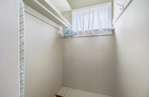 West Point Grey Apartment | Point Grey 4BR Home near UBC Sleeps 10