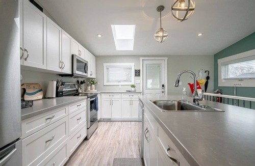 Leamington House | Point Pelee Water Access + Fire Pit | Sleeps 8