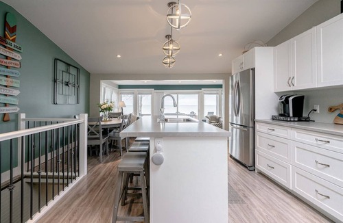Leamington House | Point Pelee Water Access + Fire Pit | Sleeps 8