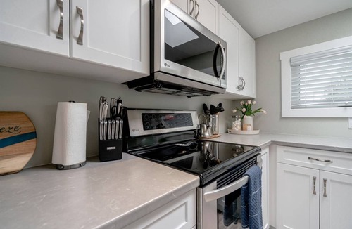 Leamington House | Point Pelee Water Access + Fire Pit | Sleeps 8