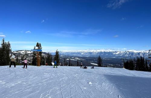East Kootenay Apartment | Polaris Lodge by StayIn