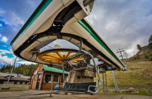 East Kootenay Apartment | Polaris Lodge by StayIn