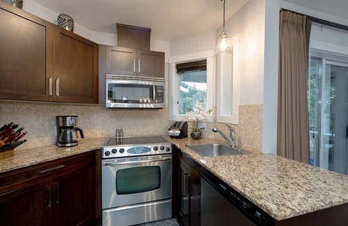 Regional District of Nanaimo Condo | Pool Kayaks BBQ Tides & Tranquility Suite A