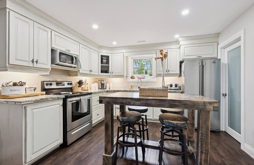 Colpoys Bay Cottage | Porchlights & Pines | Private | Waterfront Access