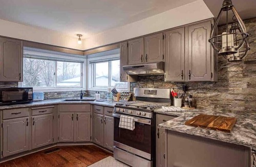 Port Burwell House | Port Burwell Paradise! 4 to 8 guest’s.