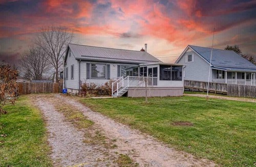 Port Burwell House | Port Burwell Paradise! 4 to 8 guest’s.