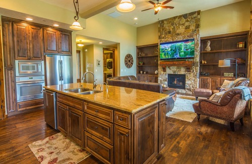 Cle Elum House | Posh Suncadia Retreat on the 18th Fairway! Expertly furnished w/a Hot Tub!