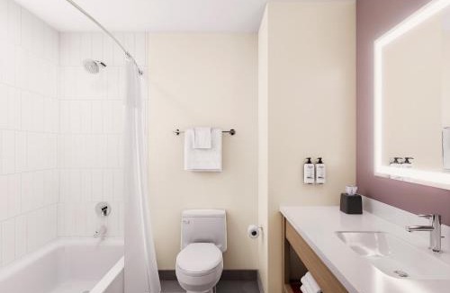 Calgary Hotel | Prairie Crest Calgary Airport by IHG
