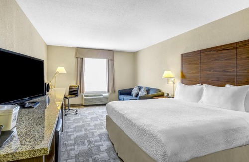 Red Deer Hotel | Prairie Crest Red Deer by IHG