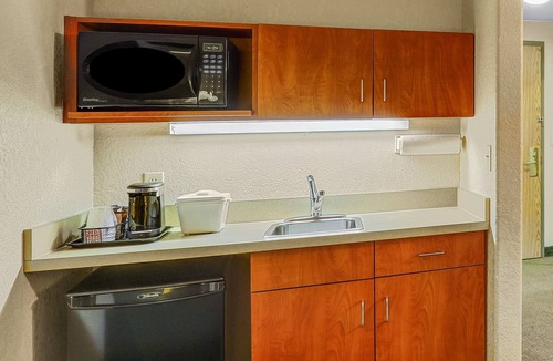 Red Deer Hotel | Prairie Crest Red Deer