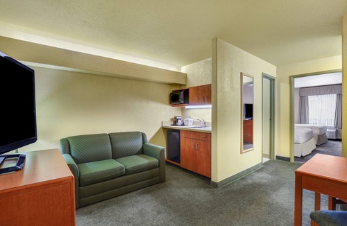 Red Deer Hotel | Prairie Crest Red Deer