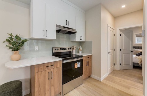 Southwest Calgary House | "Prairie Sun"1 Bdrm TownHome,10 min walk to CTrain