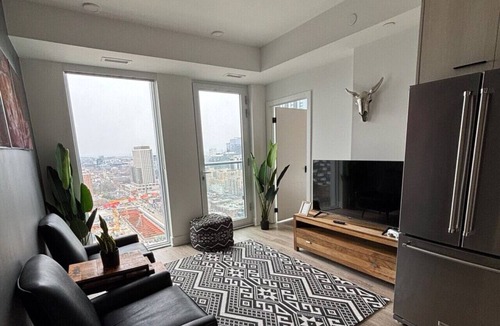 Downtown Toronto Apartment | Premier 2-Bedroom Corporate Suite in Toronto | Elm Ledbury