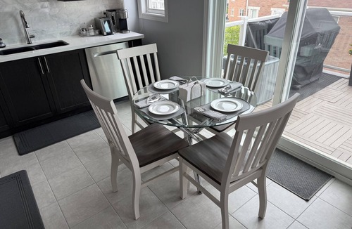 Pickering House | Premier Host Lux 2BR Pickering Retreat AC, WiFi & Free Parking