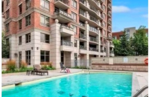 Oakville House | Premium 3BR Oakville/Pool, Gym and parking, close to all HWYS & shops