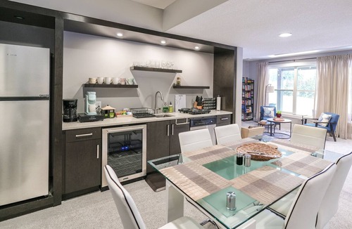 Division No. 11 House | Premium family stay w/king bed and home theatre! Large backyard, pet friendly!