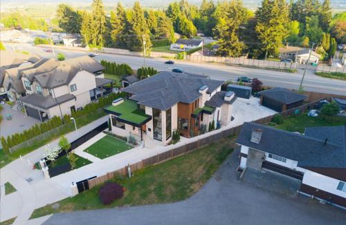 South Newton Villa | Premium Villa for Family Reunions & Wedding Stays