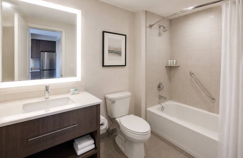 Niagara Hotel | Prime 1BR Suite Near Union Station & Toronto Highlights