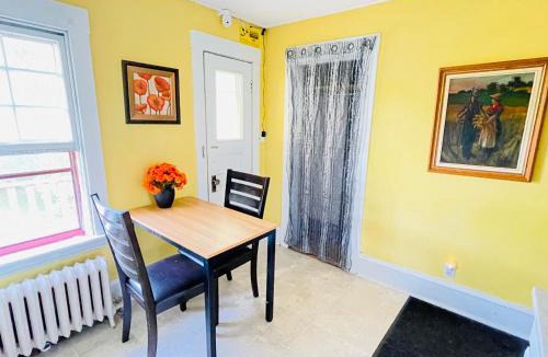 Queens Square House | Prime and Precious location The Red House Room2