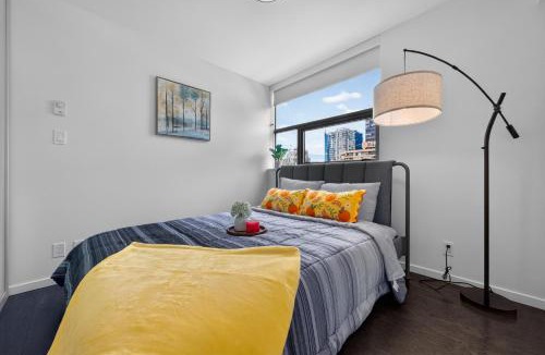 Downtown Vancouver Apartment | Prime Downtown 2BR Retreat Near Granville, Robson and Pacific Centre Mall