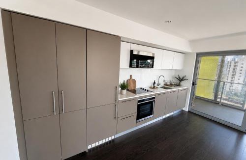 Downtown Vancouver Apartment | Prime Downtown 2BR Retreat Near Granville, Robson and Pacific Centre Mall