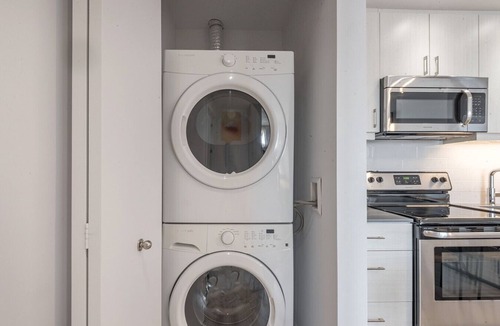 Cite Multimedia Apartment | Prime Old Port Stay | Gym and Parking