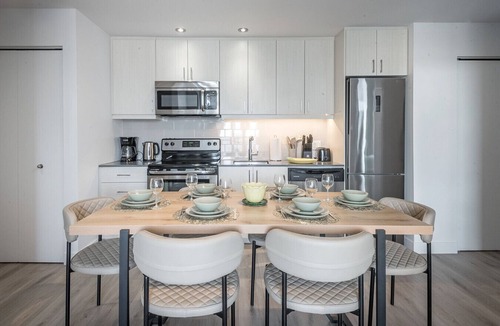Cite Multimedia Apartment | Prime Old Port Stay | Gym and Parking