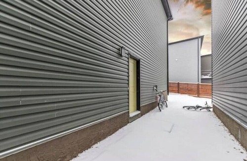 Calgary Apartment | Pristine 1 bedroom basement