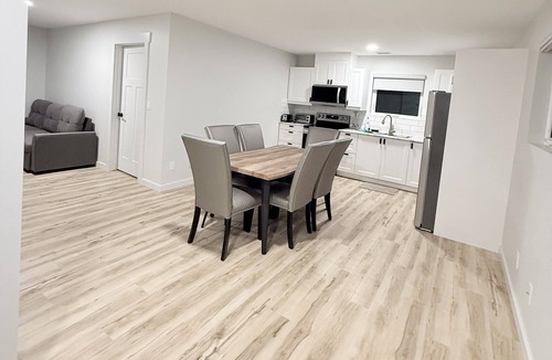Whitehorse House | Private 1BR Suite in Whistlebend | Kitchen, Laundry, Parking & 1 Gigabit WiFi