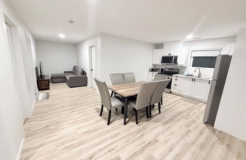Whitehorse House | Private 1BR Suite in Whistlebend | Kitchen, Laundry, Parking & 1 Gigabit WiFi