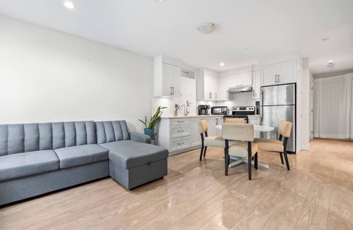 Riley Park-Little Mountain House | Private 2BD|1 BATH| Basement Suite East Vancouver