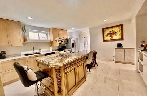 Fraserview Apartment | Private 2BR family Suite Near YVR airport & Transit & Golf course